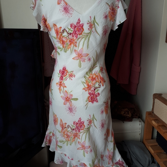 Dress - Picture 7 of 10